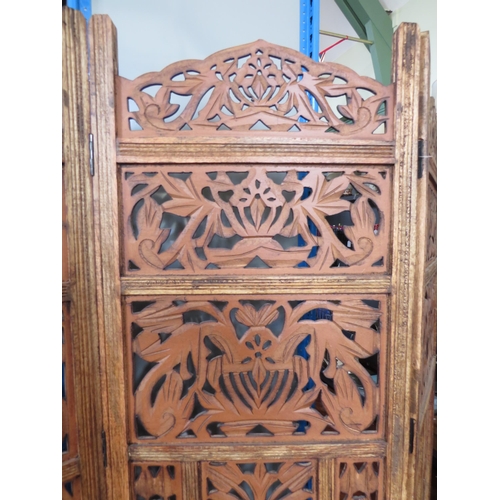 564 - Oak Four panel screen with pierced fretwork decoration. Each panel measures approx 72 x 20 inches. I... 