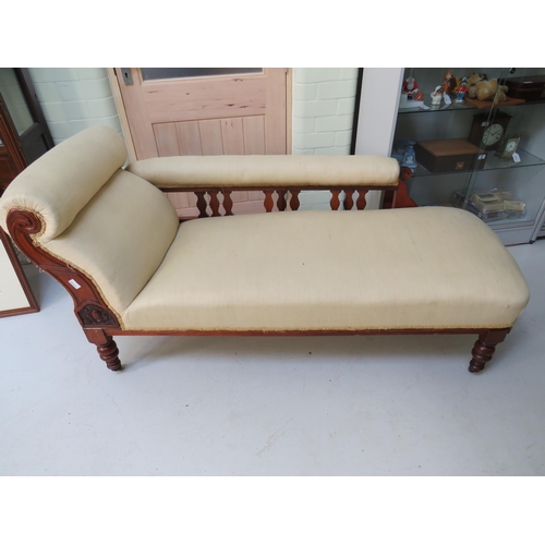 570 - Late 19th /Early 20th Century Large Chaise raised on castors in good order. H:33 x W:72 x D:29 inche... 