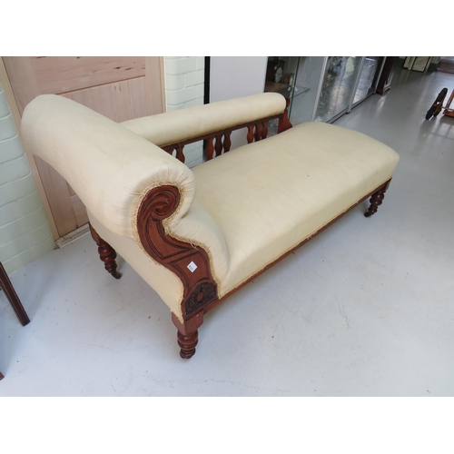 570 - Late 19th /Early 20th Century Large Chaise raised on castors in good order. H:33 x W:72 x D:29 inche... 