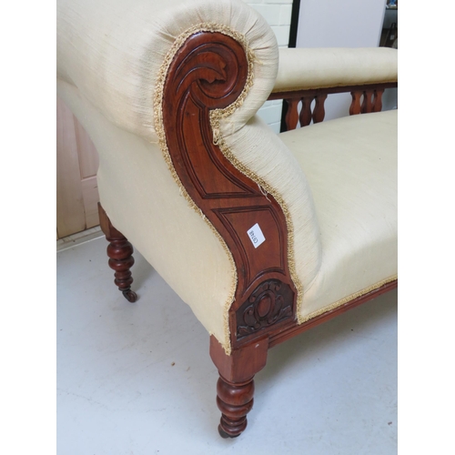 570 - Late 19th /Early 20th Century Large Chaise raised on castors in good order. H:33 x W:72 x D:29 inche... 