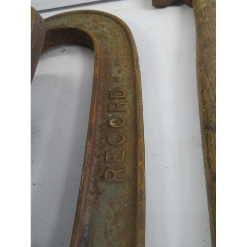 1136 - Selection of Vintage Tools to include large Clamps. See photos.