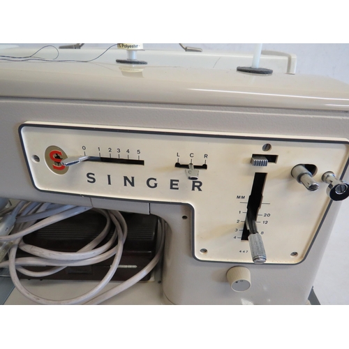 1144 - vintage Singer Sewing machine in case