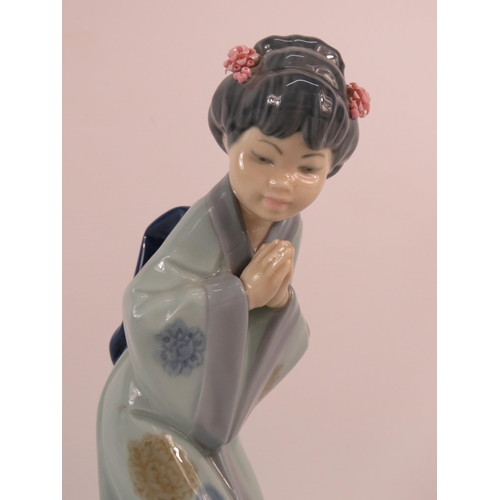 625 - Lladro figurine of a oriental girl, 10.5