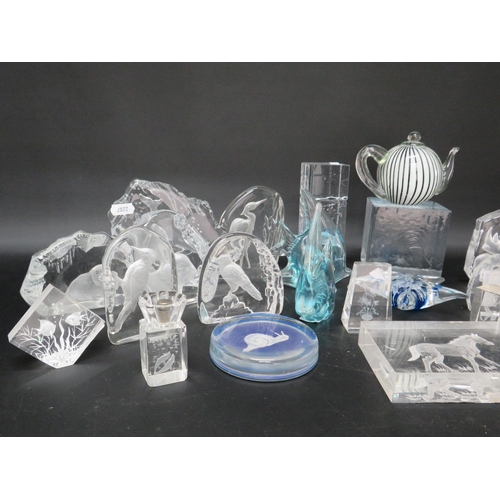 628 - Large selection of paperweights.