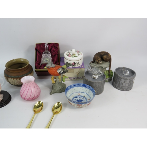 660 - Mixed Ceramics and glass including Royal Doulton, Swarovski, Caithness etc.