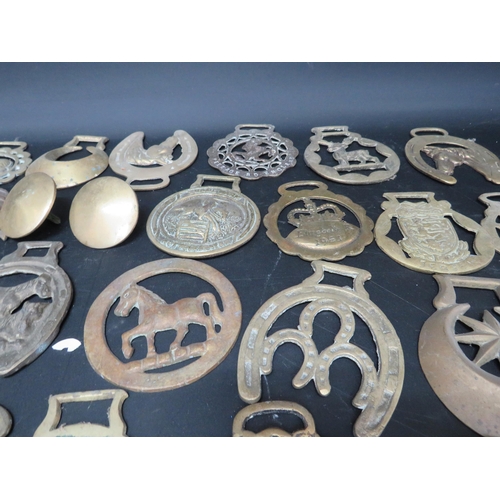 670 - Selection of vintage horse brasses.