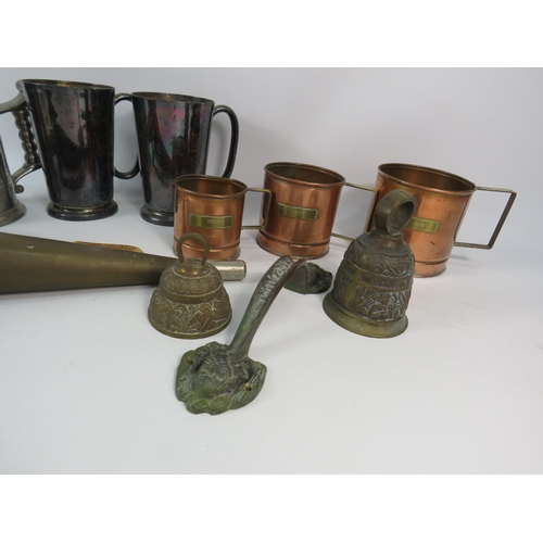 672 - Mixed lot of brass, copper, and silverpate which includes grain measures, door handle etc.