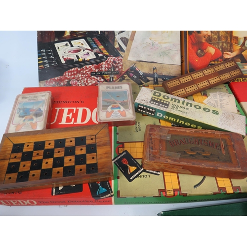 682 - Large selection of vintage board games etc.