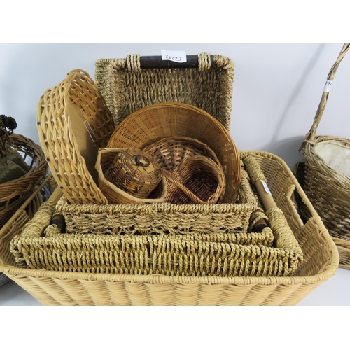 728 - Large selection of various wicker baskets.