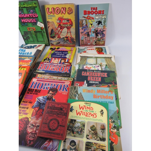 733 - Large selection of various vintage annuals and horror magazines etc.