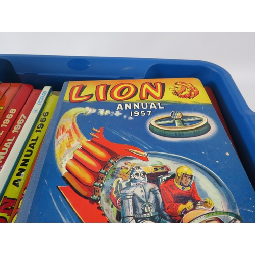 747 - 18 Vintage Lion annuals and 3 blue peter books.