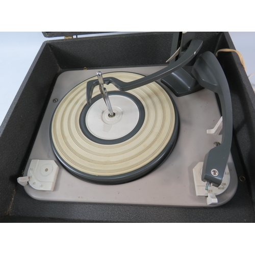 750 - Vintage record player for spares or repair.