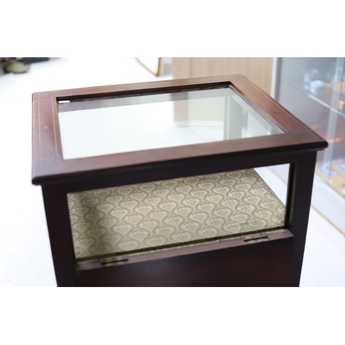 937 - Three Drawer bijouterie with Glazed top. Measures H:35 x W:21 x D:18 inches