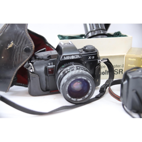 881 - Vintage Cameras to include Minolta, plus other photo items see photos.