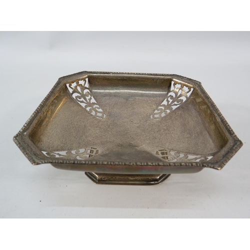 784 - Birmingham 1946 Ernest Haywood sterling silver pedestal dish, 144 grams.