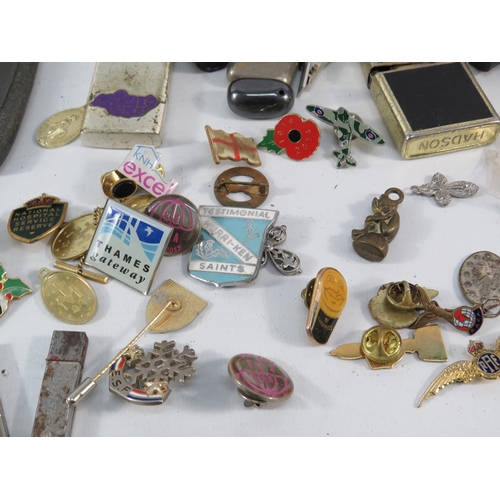 817 - Mixed collectables lot to include lighter, enamel badges, cufflinks etc.