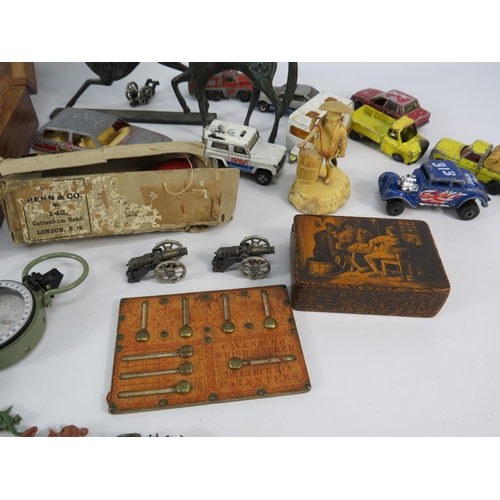 823 - Mixed collectables lot to include 2 Bronze alloy figures, Compass, cufflinks, diecast cars etc.