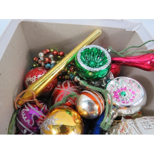 824 - Selection of vintage glass christmas baubles.