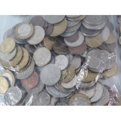 838 - Two kilos of foreign coins.