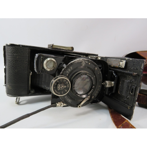 847 - Vintage cameras including Contina Zeiss Ikon, Ibsor bellows camera etc.