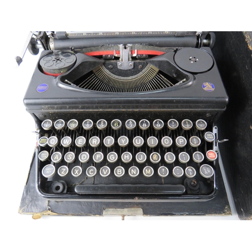 324 - Vintage Triumph Perfekt typewriter.