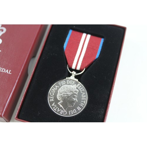 218 - Boxed ERII Queens Diamond Jubilee Medal       378022