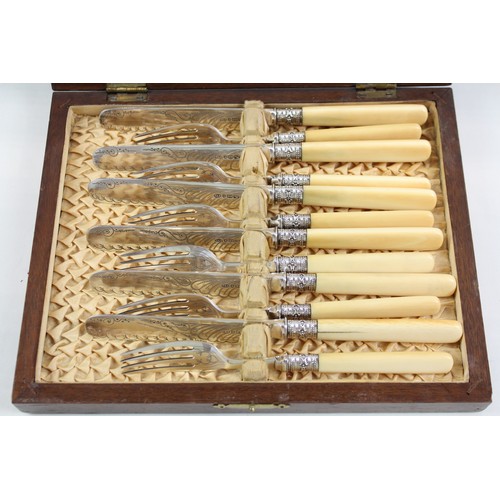 224 - Roberts & Belk Cutlery Sets Six Pairs Silver Plate w/ Wooden Canteen       475538