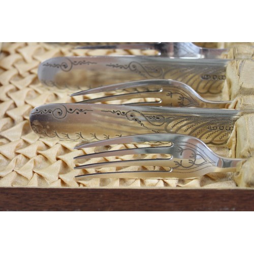 224 - Roberts & Belk Cutlery Sets Six Pairs Silver Plate w/ Wooden Canteen       475538