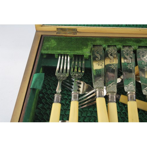 226 - Vintage Cutlery Sets John Green, Roberts, Mosley & Co 26 Piece w/ Wooden Canteen       475529