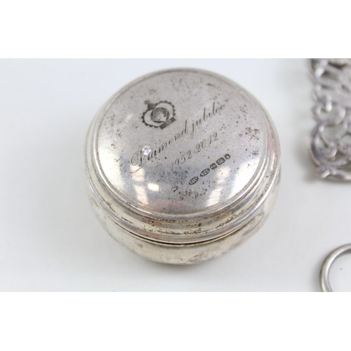 232 - .925 Sterling Silver Collectables Inc Broadway & Co, Nurses Buckle, Keyring 74g      574395