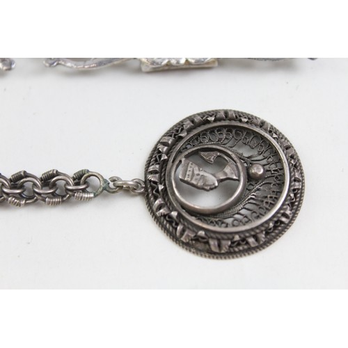 232 - .925 Sterling Silver Collectables Inc Broadway & Co, Nurses Buckle, Keyring 74g      574395