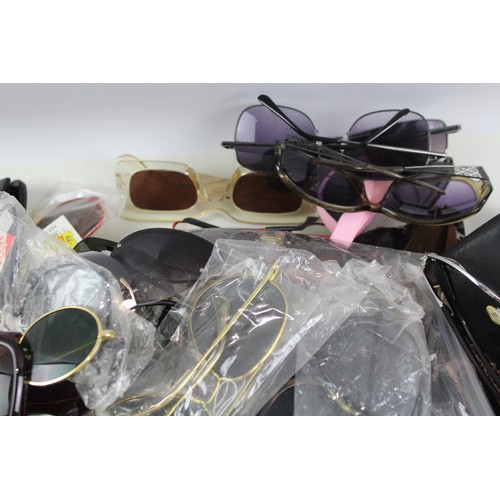 241 - Sunglasses Joblot Assorted Inc Branded, Plastic, Metal, Modern, Cases Etc       700710