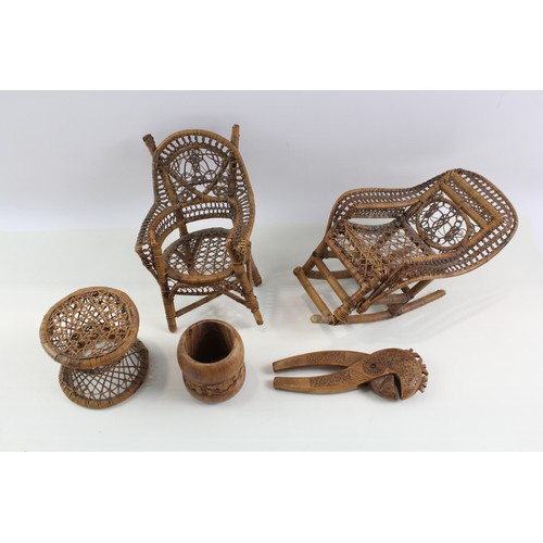 245 - Collectable Ornaments Inc Wicker Furniture Set, Scandinavian Collectables       574451