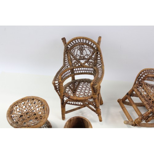 245 - Collectable Ornaments Inc Wicker Furniture Set, Scandinavian Collectables       574451