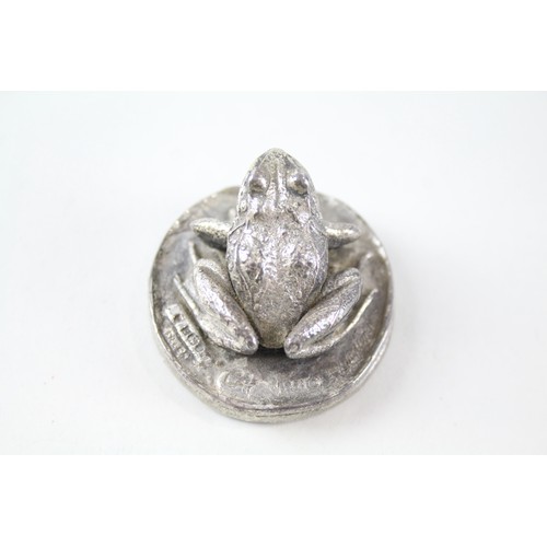 263 - Vintage Country Artist Hallmarked .925 Sterling Silver Filled Frog Ornament 33g       656872