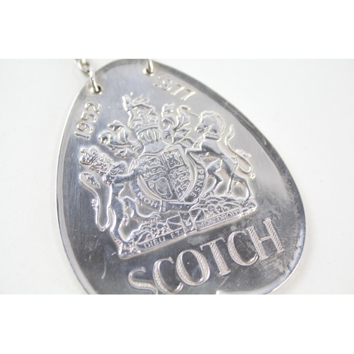 288 - Vingtage Queens Silver Jubilee Commemorative Scotch Decanter Label (37g)        656907