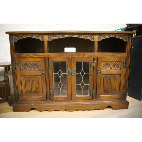 1222 - Old Charm Dresser with matching magazine rack.  H:43 x W:50 x D:19 inches. See photos.