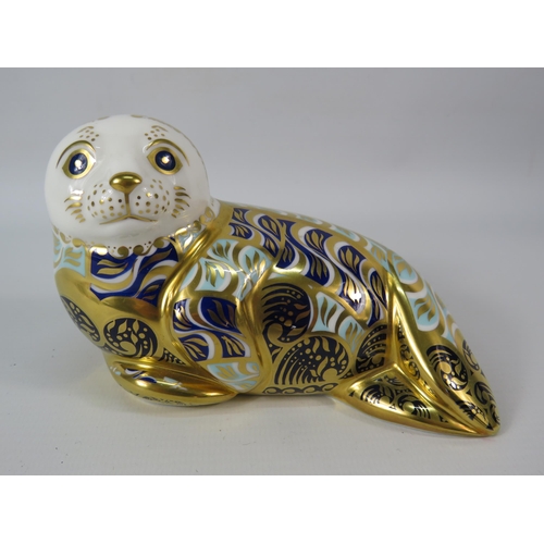 19 - Limited edition Royal Crown Derby Harbour Seal paperweight with gold stopper, 1079 of 4500.