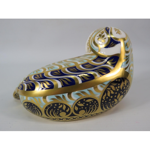 19 - Limited edition Royal Crown Derby Harbour Seal paperweight with gold stopper, 1079 of 4500.