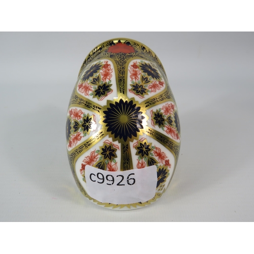 22 - Royal Crown Derby Imari Hedgehog paperweight with gold stopper.