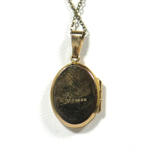 108 - 9ct Yellow Gold Locket which measures 20mm hung upon a 9ct Yellow Gold 20 inch chain. Total weight 3... 