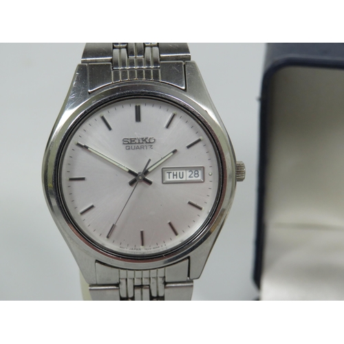 144 - Two Gents Seiko Quart Watches, one in Silver tone and one Gold tone. One with box. Both have date wi... 