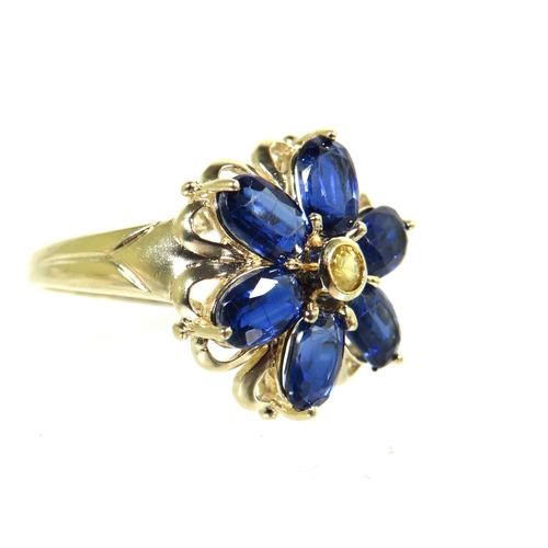 193 - 9ct Yellow Gold Ring set with Sapphire Coloured Blue Gemstones set in a Flower pattern. Finger size ... 