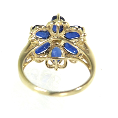 193 - 9ct Yellow Gold Ring set with Sapphire Coloured Blue Gemstones set in a Flower pattern. Finger size ... 