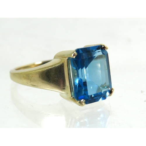 196 - 9ct Yellow Gold Ring set with a large Lab Created Topaz which measures 11 x 9 mm.   Finger size 'M' ... 