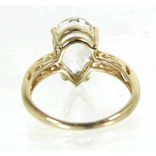 200 - 9ct Yellow Gold Ring set with an Almond shaped Cz Gemstone (12 x 8 mm)   Finger size 'L'    2.8g