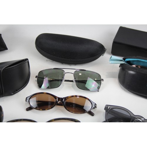 208 - Designer Sunglasses / Glasses Assorted Branded In Cases, Modern Joblot   700918