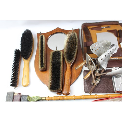 231 - Gents Joblot Inc Vintage, Mirror, Clothers Bruses, Razors, Grooming, Etc     638476