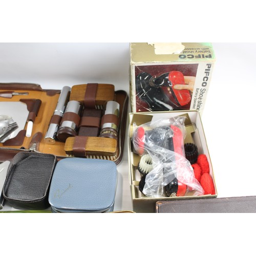 231 - Gents Joblot Inc Vintage, Mirror, Clothers Bruses, Razors, Grooming, Etc     638476