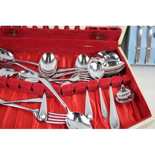 233 - Vintage Cutlery Set Silver Plate Stainless Steel Berry Spoons Standard Set x 5     562416